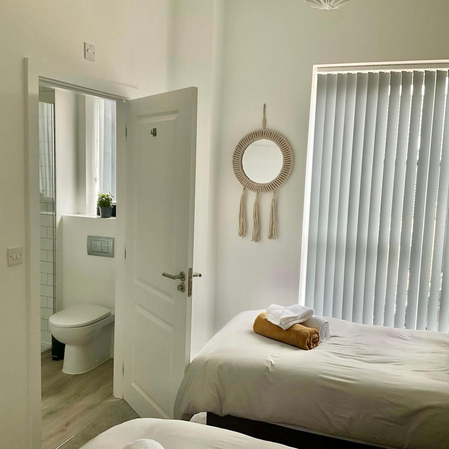 The Parkes A Stylish 3br House, 5 Mins From Close To The Edgbaston Stadium, The Hippodrome, Uob, Aston And Bcu, China Town, Kings Heath Bhx Airport And Much Holiday home