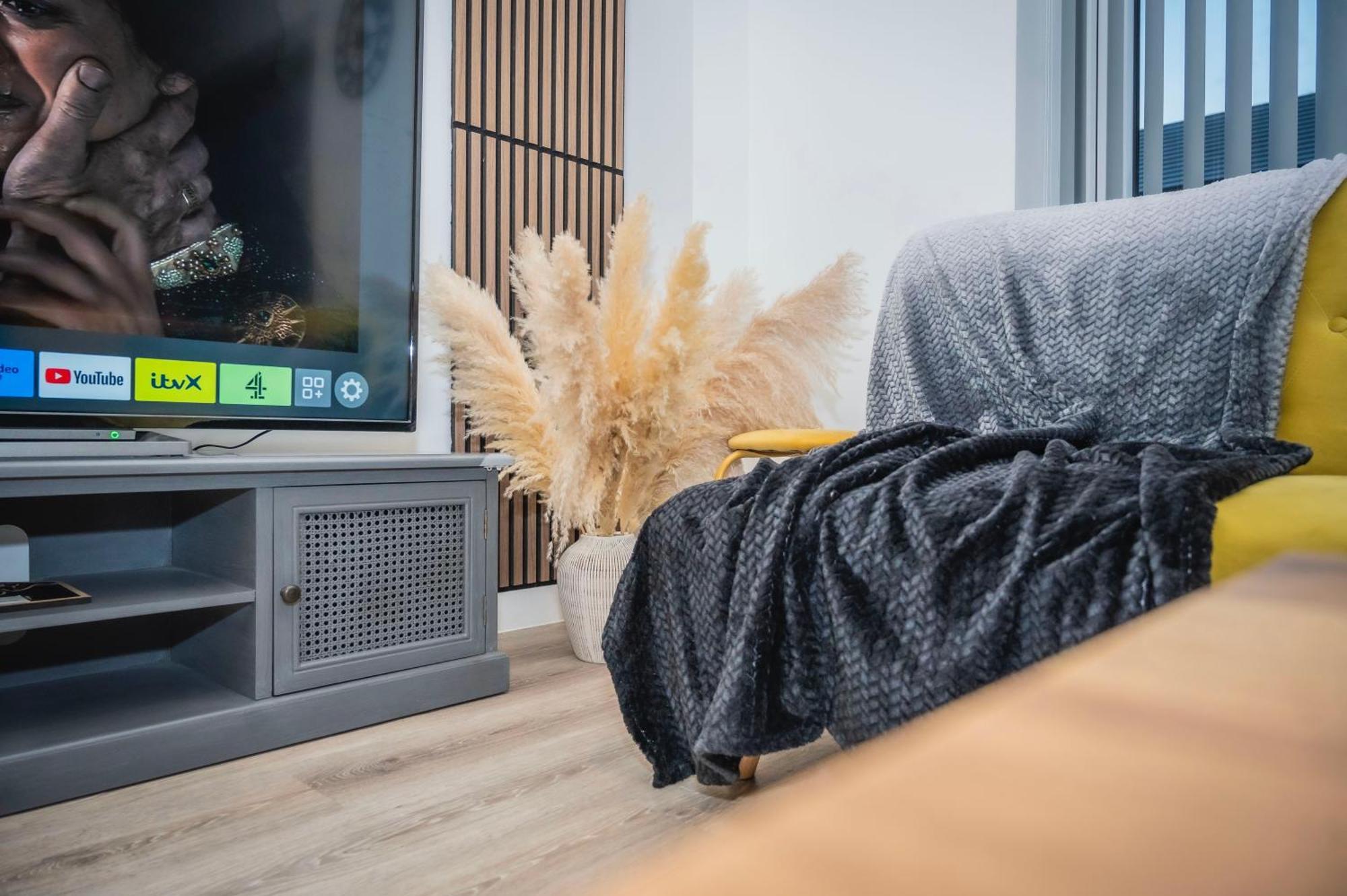 The Parkes A Stylish 3br House, 5 Mins From Close To The Edgbaston Stadium, The Hippodrome, Uob, Aston And Bcu, China Town, Kings Heath Bhx Airport And Much *